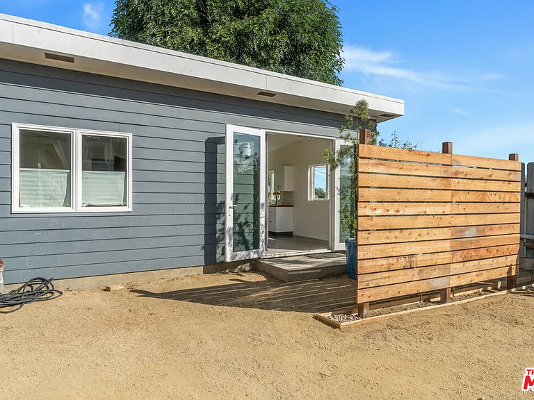 2275 Ewing St — Photo 2