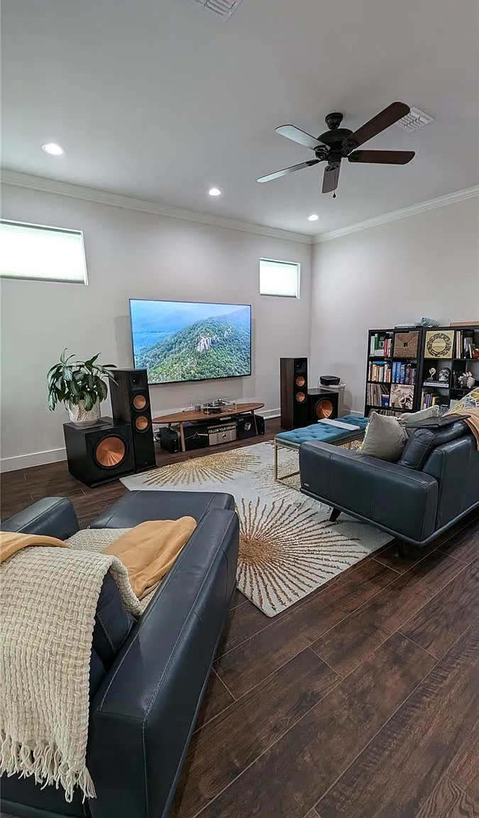 4 bed, 3.0 bath, 2156 sqft, $3,000 — Photo 3