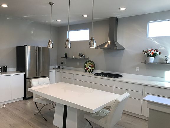 3rd image of 60 Farland Dr