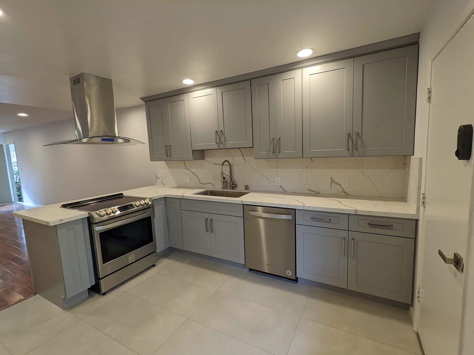 2 bed, 850 sqft, $2,850 — Photo 4