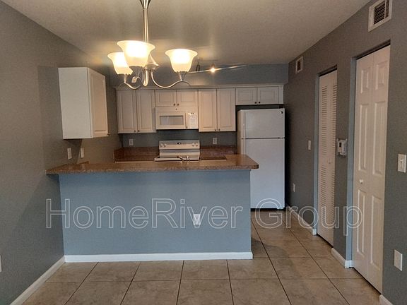 5th image of 121 SW Palm Dr APT 102