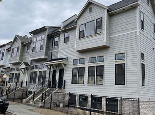 3647 S Calumet Ave, Chicago, IL 60653