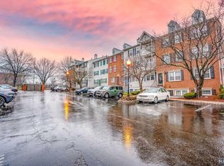 20 Rider Ct, Newark, NJ 07103