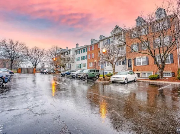 20 Rider Ct, Newark, NJ 07103