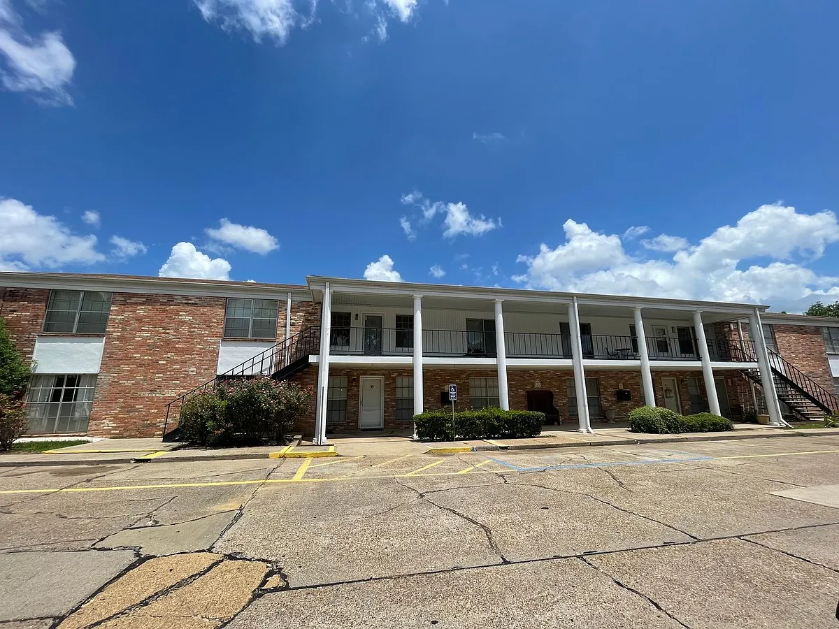 Building Photo - 3820 Fairfield Ave #37