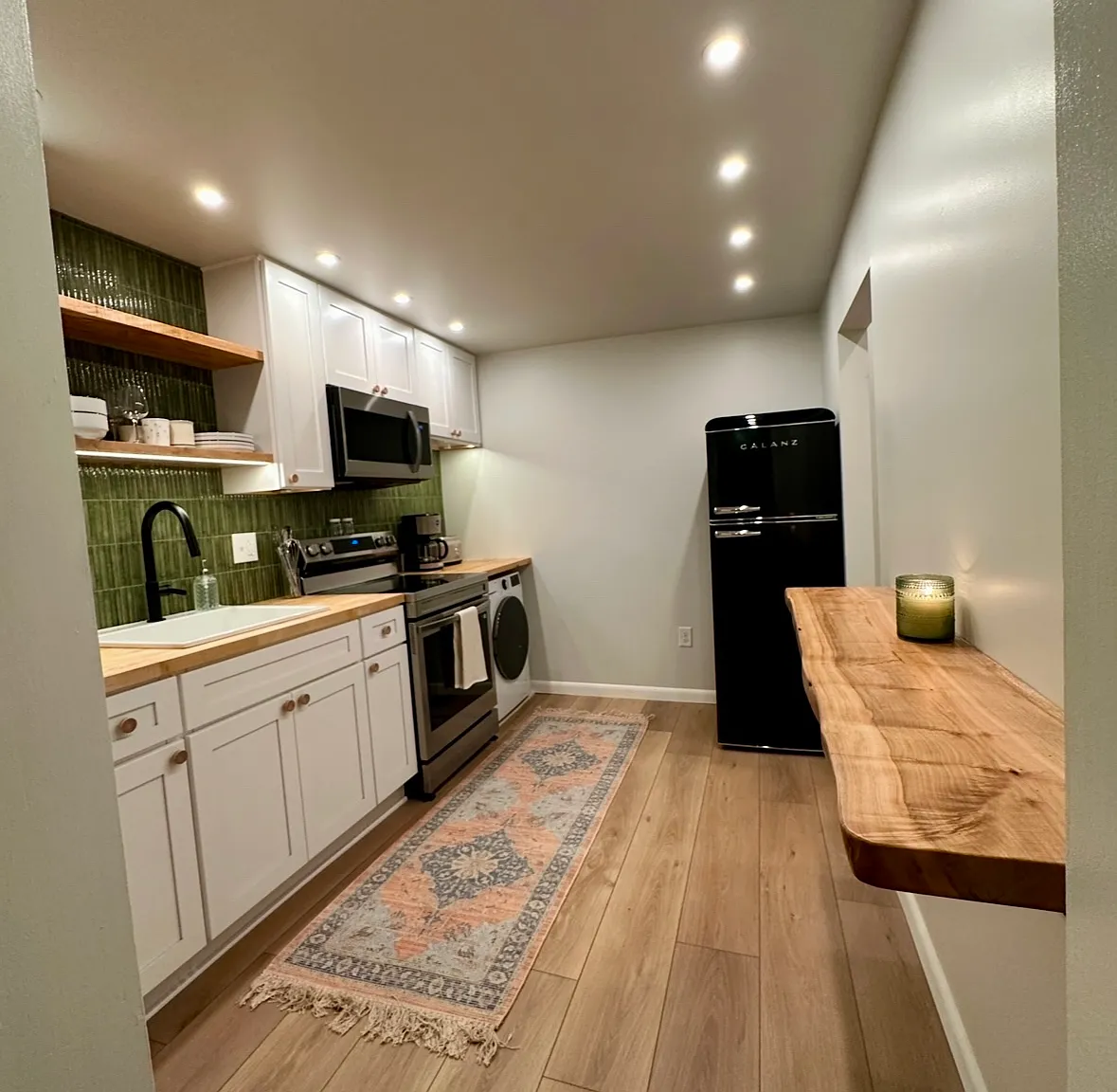 138 E James St — Photo 2