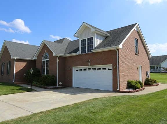 2nd image of 848 Isaac Dr
