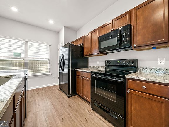 2nd image of 25 Pippin Pl NE