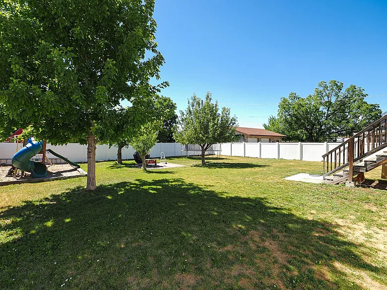 537 N 400 W — Photo 26
