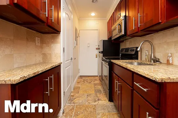 Rented by Mdrn Residential | media 7