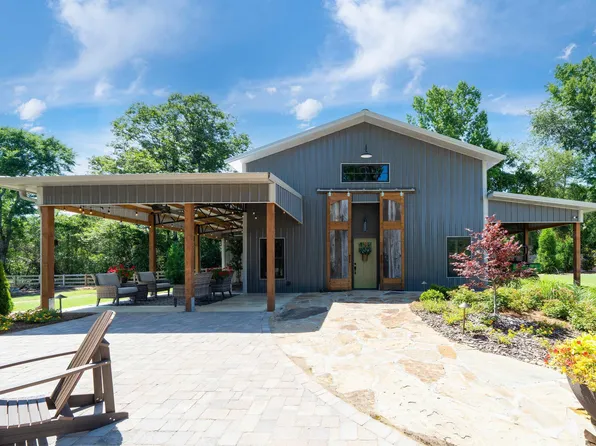 8124 Glendale Farms Rd, Trussville, AL 35173