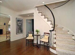 1 Barkers Point Rd, Port Washington, NY 11050