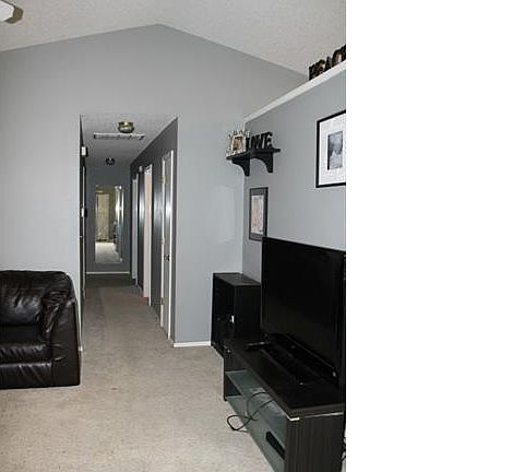 4th image of 1010 W 22nd St