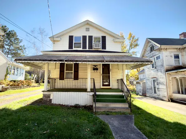 54 Canaan St, Carbondale, PA 18407