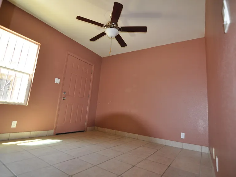 6125 S Hobart Blvd #6125 — Photo 5
