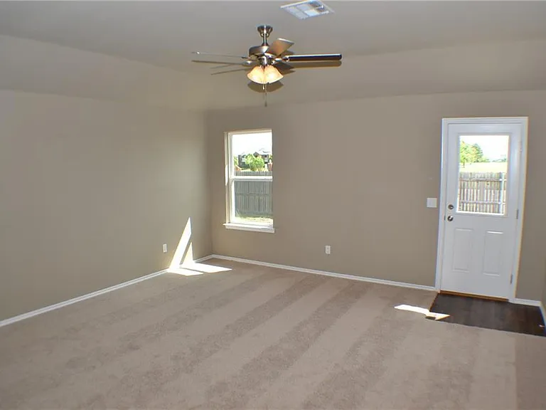 2412 Canyon Creek Dr — Photo 15