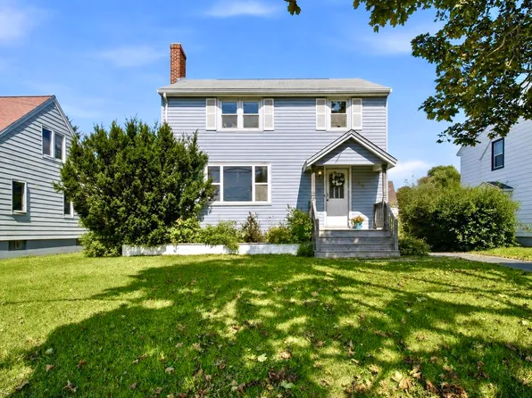 148 Victoria Rd, Dartmouth, NS B3A 1V8