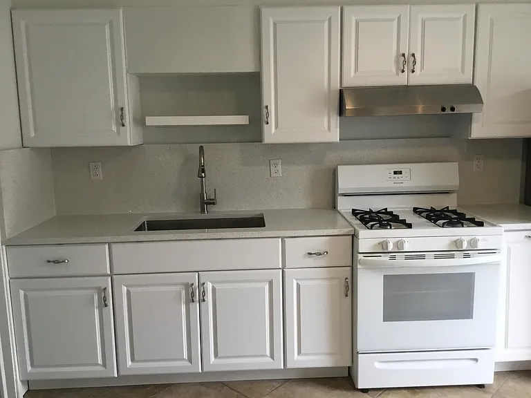 90 Union Ave — Photo 6