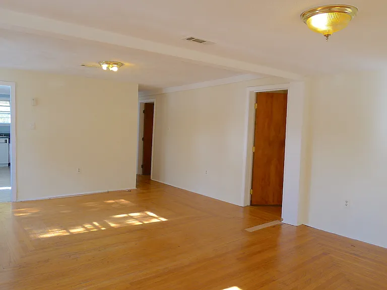 191 Weston St — Photo 4