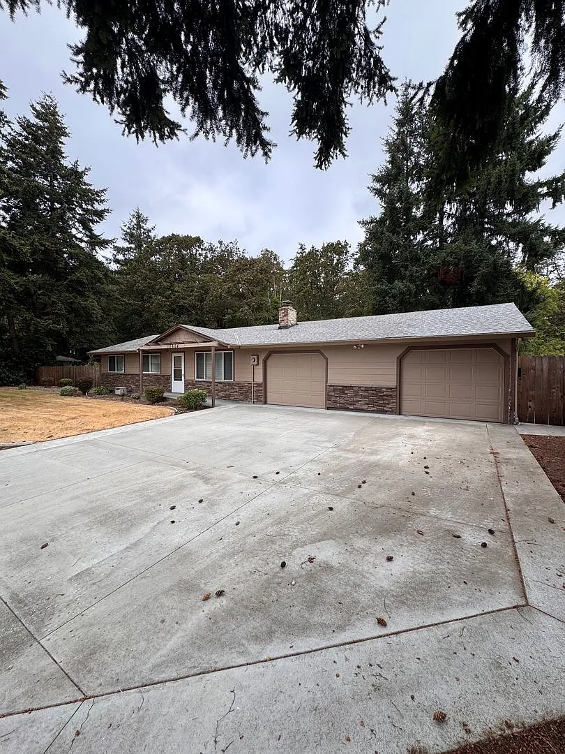 Quiet Cul-de-Sac Living: 3 Bed, 2 Bath Single-Story Home — Photo 3
