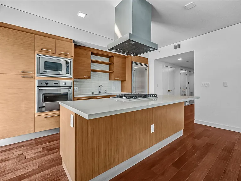9 Macarthur Pl #403 — Photo 17