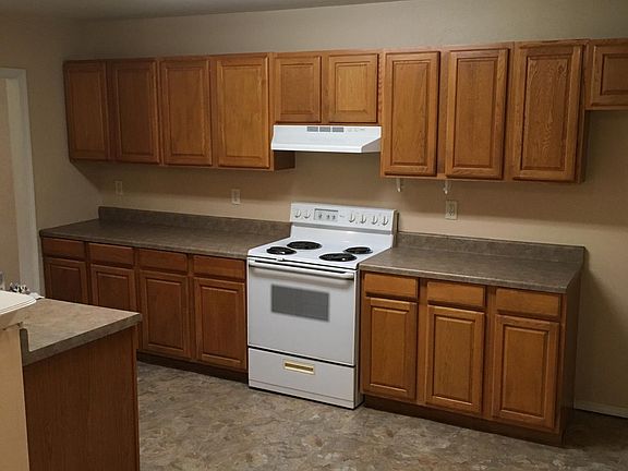 3rd image of 688 W Oak St