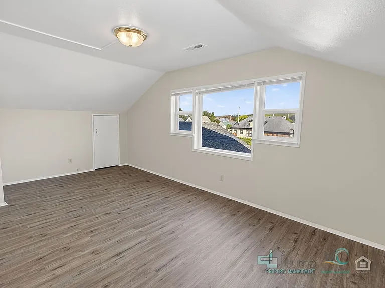 400 N Holladay Dr — Photo 13
