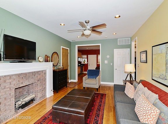 4th image of 3648 W Leland Ave APT 1