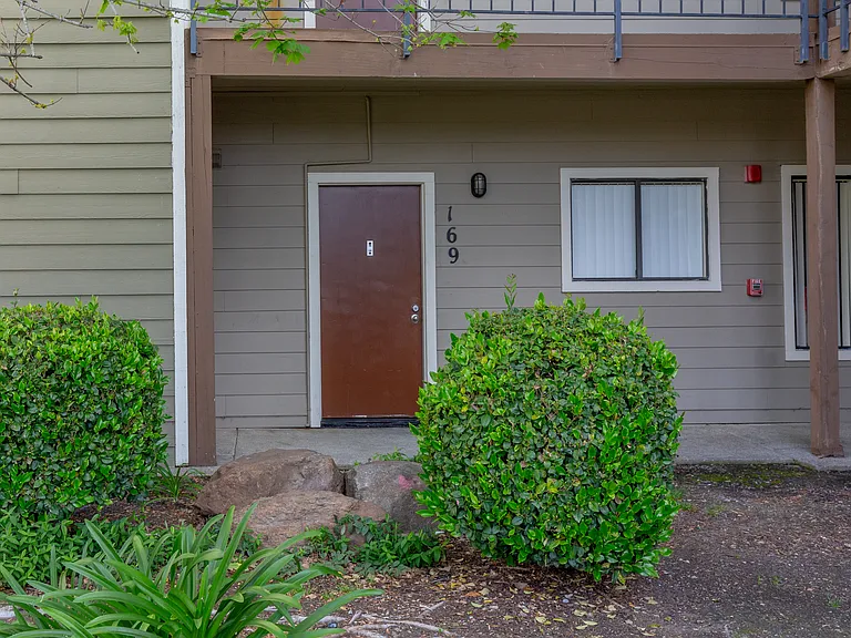 California Place Apartments — Photo 2