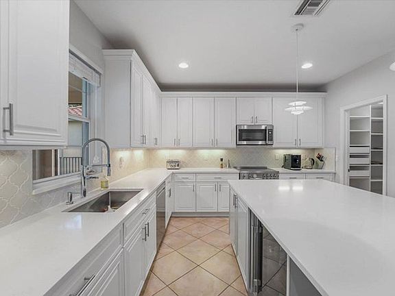 2nd image of 10731 Ivanhoe Ln