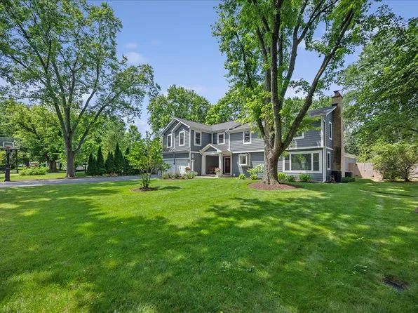 586 Earl Dr, Northfield, IL 60093