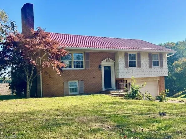 275 Meadowbrook Ln, Millers Creek, NC 28651