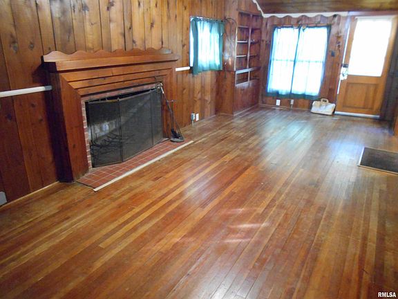 4th image of 13 Hickory Grv