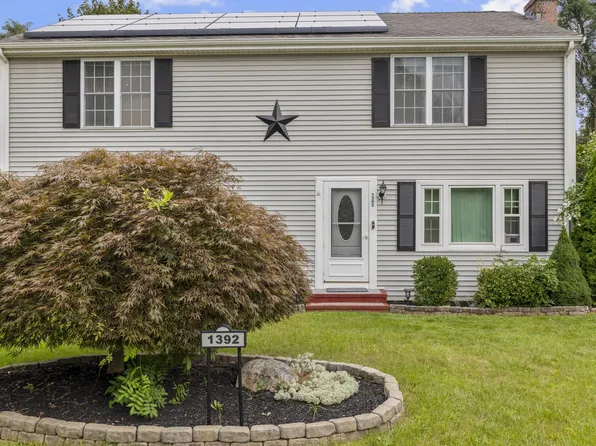 1392 Old Pleasant St, Bridgewater, MA 02324