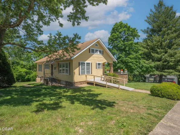 220 E McKinney St, Neosho, MO 64850