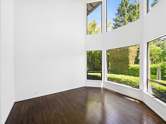 4th image of 32 Bay View Ave