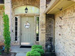 700 N White Tail Way, Mustang, OK 73064