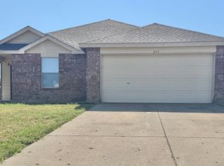 255 Meadowcrest Dr, Terrell, TX 75160