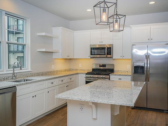 5th image of 17 Gibson Ct