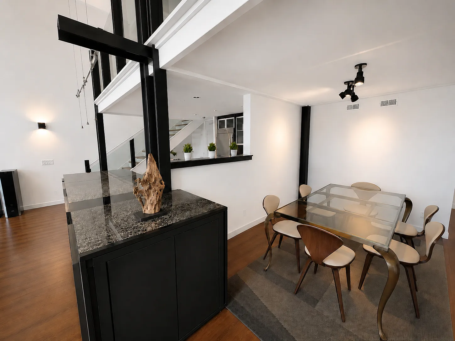 1 bed, 2.5 bath, 1850 sqft, $15,800 — Photo 4