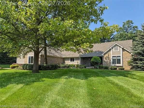 6762 Corrigan Dr, Brighton, MI 48116