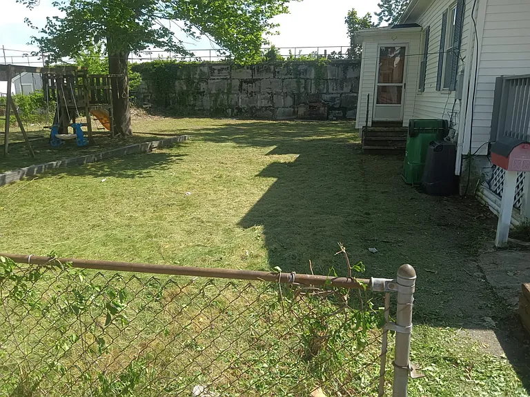 16 Valley St — Photo 6