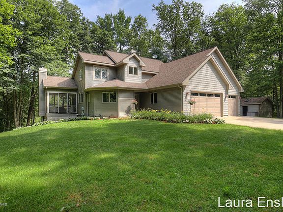 2nd image of 27 Clear Lake Dr NE