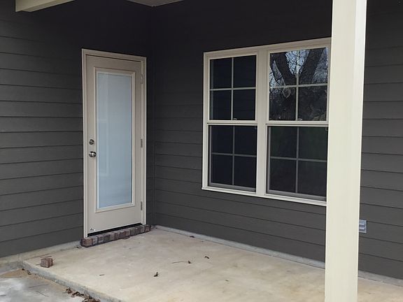Covered patio off kitchen