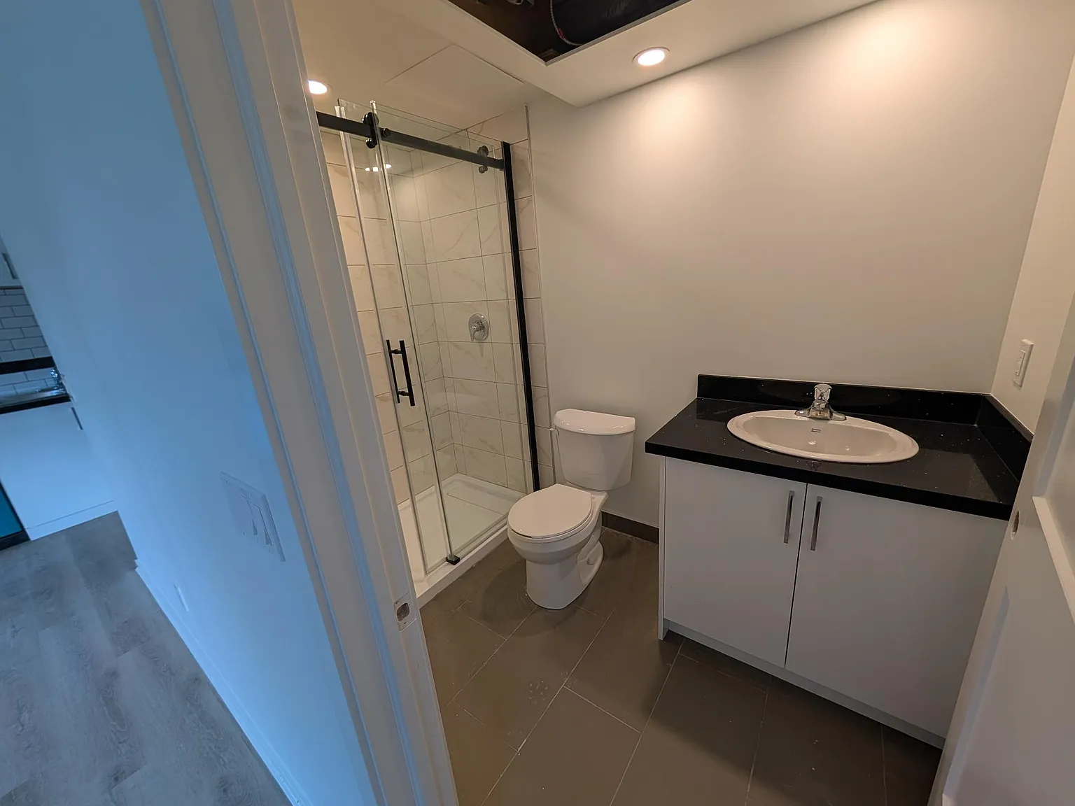 10 Elvaston Drive Toronto — Photo 2