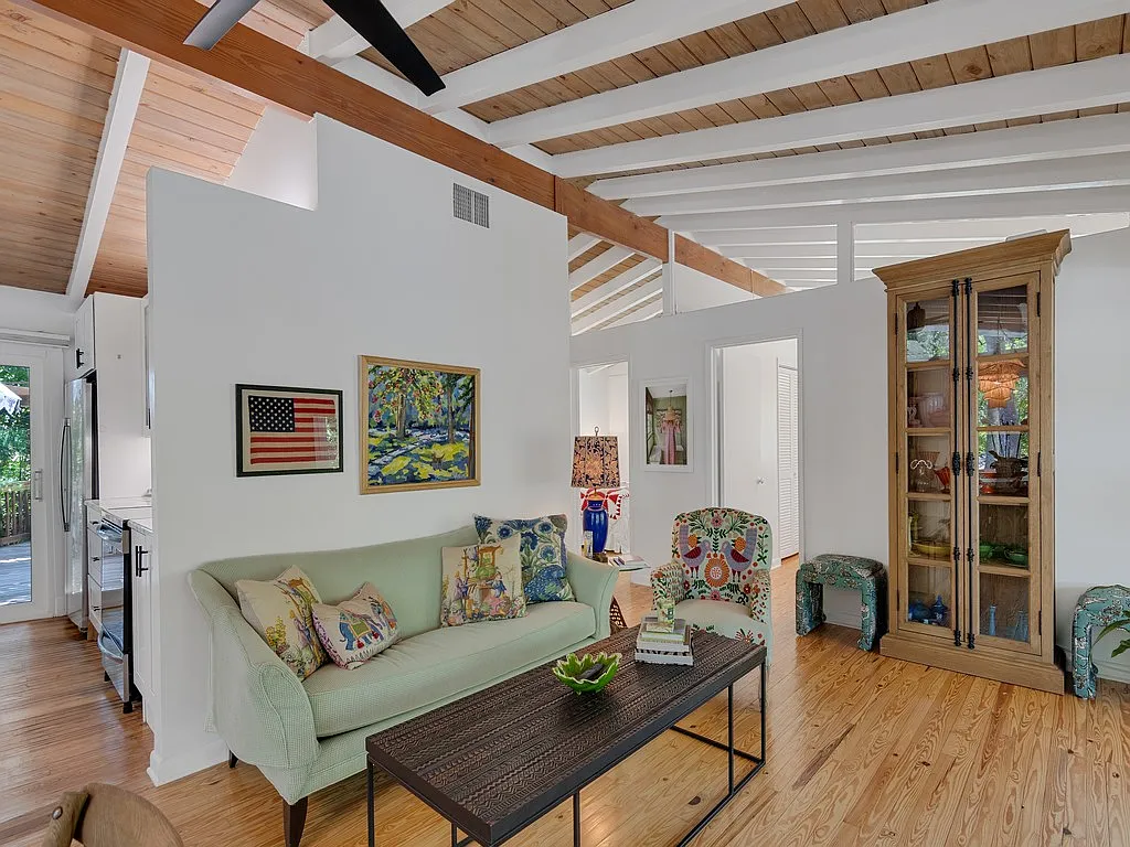 2 bed, 1024 sqft, $8,000 — Photo 3