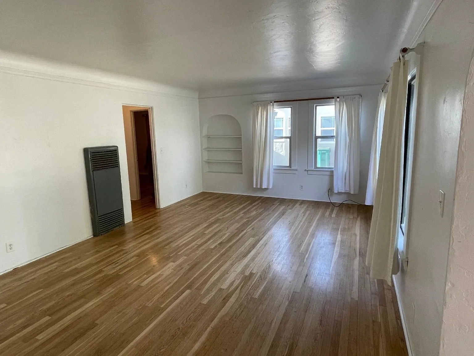 3 bed, 1230 sqft, $3,000 — Photo 3