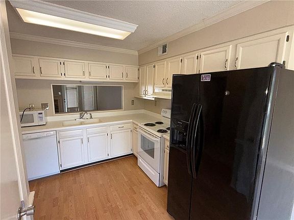 4th image of 5900 Grelot Rd APT 304