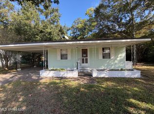 2114 Eden St, Pascagoula, MS 39581