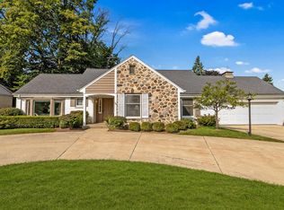 6807 N Reynard Rd, Fox Pt, WI 53217